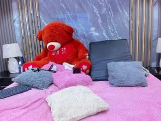 Heidy Wills live cam