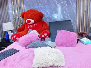 Heidy Wills live cam