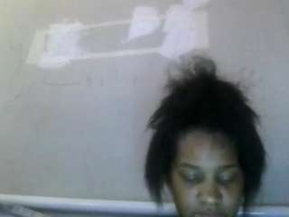 PrettyLightskin live webcam show