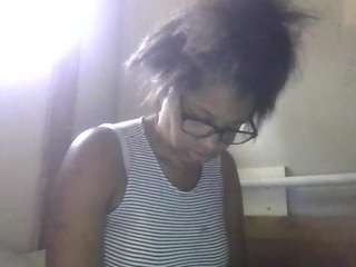 PrettyLightskin live webcam show