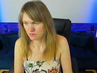 anabell-xxx, female webcam model,  years old, on live webcam