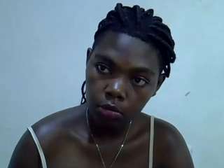 sweet-roxxy's CamSoda show and profile