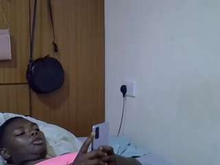 sweet-roxxy Live Webcam on CamSoda