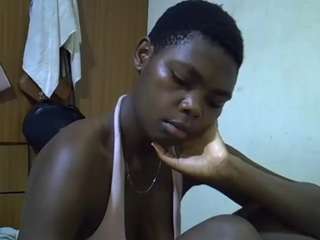 sweet-roxxy Live Webcam on CamSoda