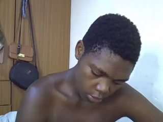 sweet-roxxy's CamSoda show and profile