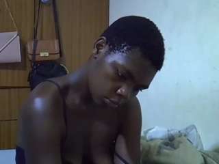 sweet-roxxy live cam profile