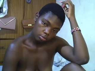 sweet-roxxy live cam profile