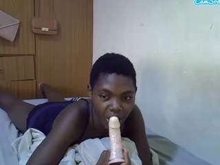 sweet-roxxy live cam profile