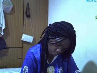 sweet-roxxy's CamSoda show and profile