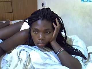 sweet-roxxy's CamSoda show and profile