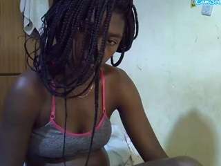 Model ini sedang live sekarang. sweet-roxxy