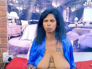 le modèle indianva est en webcam porno dans un show sur le site camsoda, il possède les tags suivants: amateur,anal,twerk,tease,tattoos,strip,spank,pussy,middle-aged,mature,granny,flashing,fingers,feet,double penetration,dirty talk,ass,asshole,bedroom,bikini