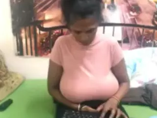 IndianVa's Live Sex Cam Show