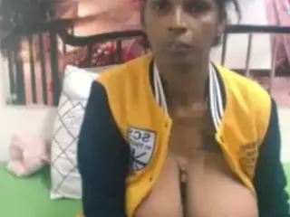 IndianVa's Live Sex Cam Show