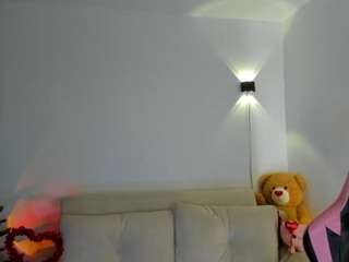 eva-lee18's CamSoda show and profile