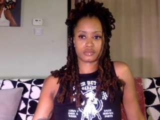 sexiiimamiii23 Live Webcam on CamSoda