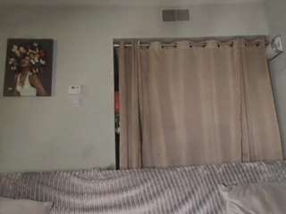 Live webcam model sexiiimamiii23 on Soda Cams