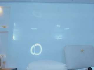 le modèle zenda-evans est en webcam porno dans un show sur le site camsoda, il possède les tags suivants: ass,red hair,no drinking,no smoking,oil,orgasm,public,pussy,skinny,asshole,spank,squirter,tease,teen 18,toys,young-adult,natural,naked,lush,lovense