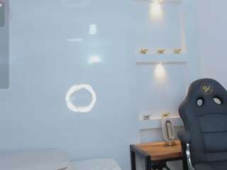le modèle zenda-evans est en webcam porno dans un show sur le site camsoda, il possède les tags suivants: ass,red hair,no drinking,no smoking,oil,orgasm,public,pussy,skinny,asshole,spank,squirter,tease,teen 18,toys,young-adult,natural,naked,lush,lovense