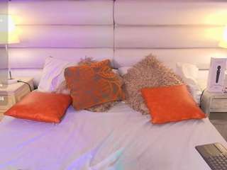 milan-sweett's CamSoda show and profile