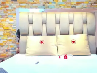 Pretty Small's Live Sex Cam Show