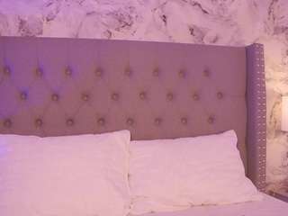 Live webcam model charlotte-harris on Soda Cams