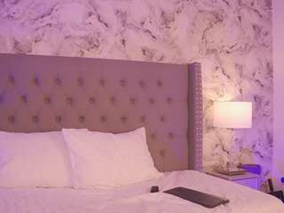 Live webcam model charlotte-harris on Soda Cams