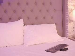 Live webcam model charlotte-harris on Soda Cams