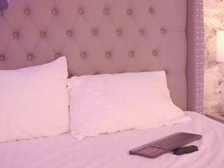 Live webcam model charlotte-harris on Soda Cams