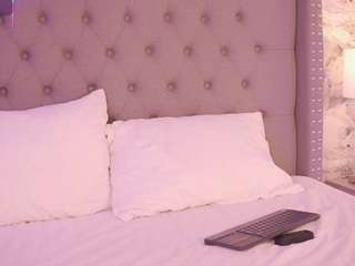 Live webcam model charlotte-harris on Soda Cams