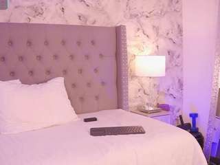 charlotte-harris Live Webcam on CamSoda