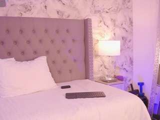 charlotte-harris Live Webcam on CamSoda