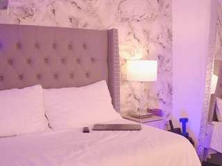 charlotte-harris live cam profile