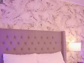 charlotte-harris live cam profile