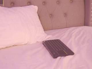 charlotte-harris live cam profile