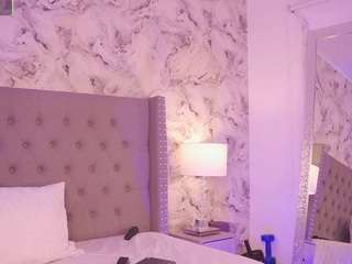 le modèle charlotte-harris est en webcam porno dans un show sur le site camsoda, il possède les tags suivants: ass,green eyes,toys,tease,striptease,strip,spank,pussy,pov,no smoking,lush,lovense,ass bouncing,gym,flashing,feet,drinking,dp,doggy style,cum