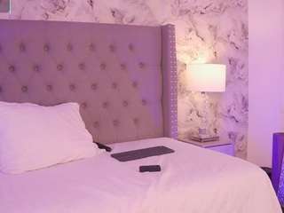 charlotte-harris Live Webcam on CamSoda