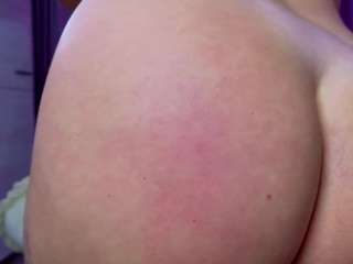 Live webcam model kylielips on Soda Cams