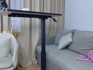 KylieLips live cam