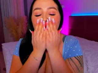 KylieLips's Live Sex Cam Show