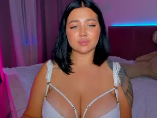 KylieLips's Live Sex Cam Show