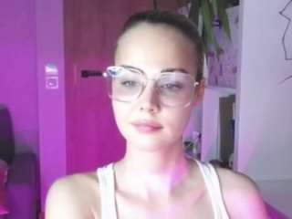 lexieblonde's CamSoda show and profile