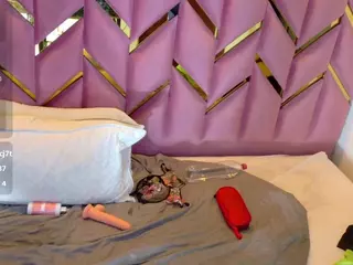 Chantal-Quinn's Live Sex Cam Show