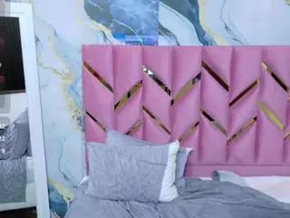 Chantal-Quinn's Live Sex Cam Show