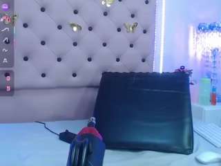 emmapink3's CamSoda show and profile