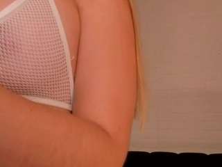 Live webcam model conniehot on Soda Cams
