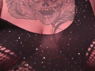 valneeko's CamSoda show and profile