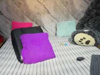 niyirey's CamSoda show and profile