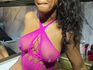 niyirey's CamSoda show and profile