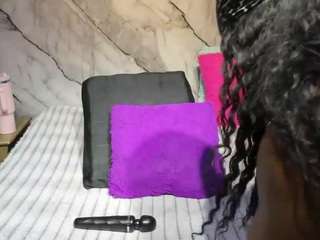 le modèle niyirey est en webcam porno dans un show sur le site camsoda, il possède les tags suivants: ass,no smoking,twerk,toys,tease,tattoos,strip,spank,shaved-pussy,pussy,asshole,orgasm,lovense,cum,black-hair,brown-eyes,fingers,creampie,dildo,dildo-or-vibrator